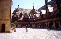 Beaune10.jpg (17639 バイト)