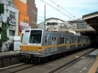 �L�y����