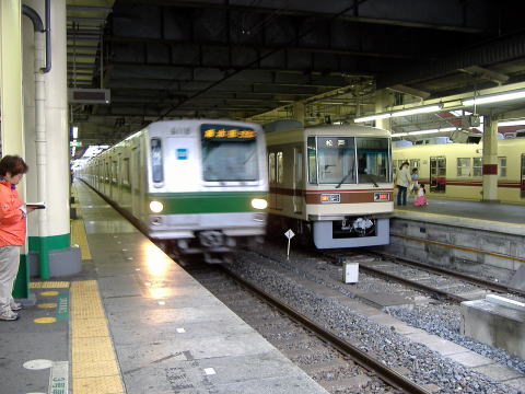 東京メトロ6000系と新京成8800形の並び