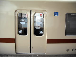 新京成8800形の交換後のドア