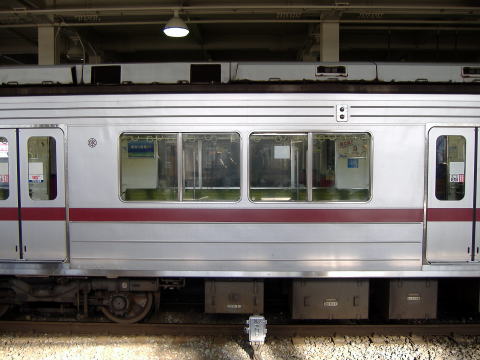 東武20000系の側面窓