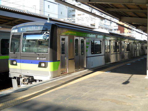 都営新宿線10-490F
