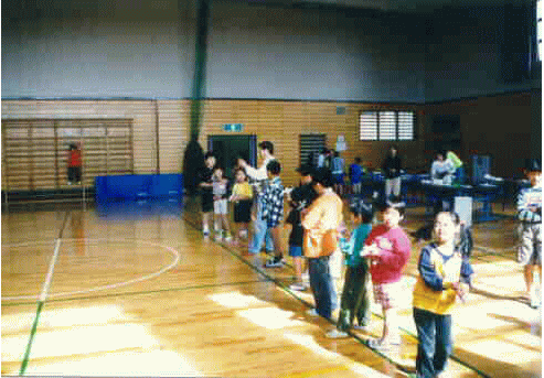 �u�[�����������������ɔ�΂��A�j��