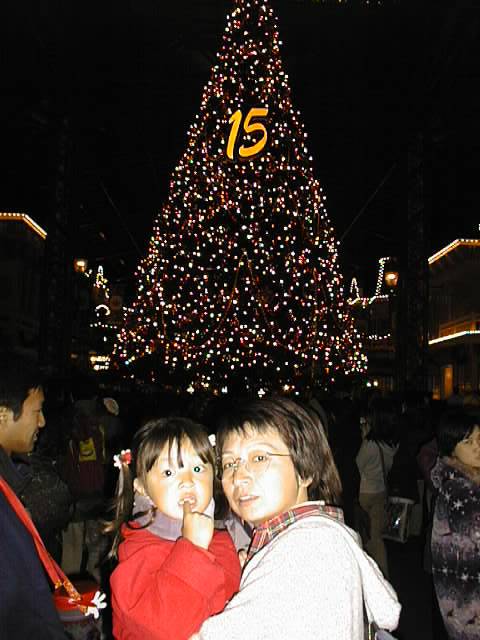 �r�b�N�Ȃw�f�������c���[�̑O��