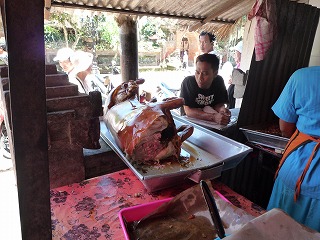 イブオカのブタの丸焼