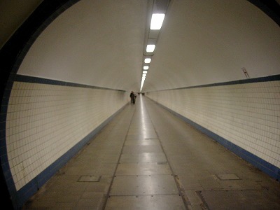 川の下のトンネル