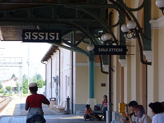 アッシシ駅