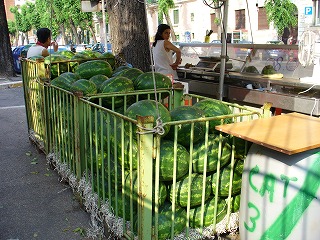 道端のスイカ売り