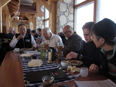 頂上レストランでの昼食