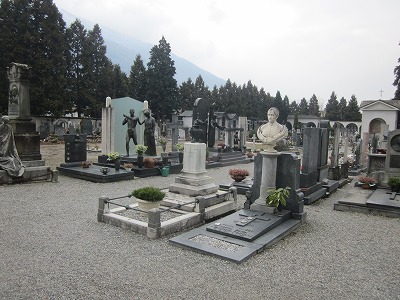 ティラーノの墓地