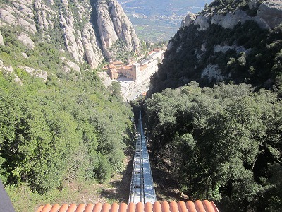 頂上から見た修道院