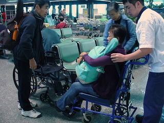 空港での車椅子