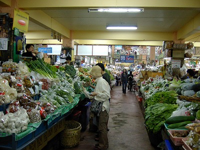 ワロロット市場の八百屋