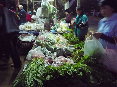 タカ村の市場