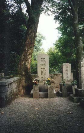 tomb.jpg (27707 oCg)