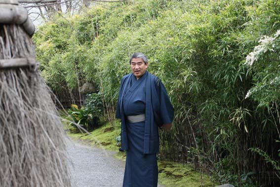 庭園内で