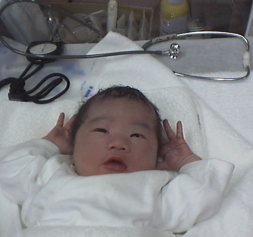 1998年5月21日に誕生した鈴木「新生児」君