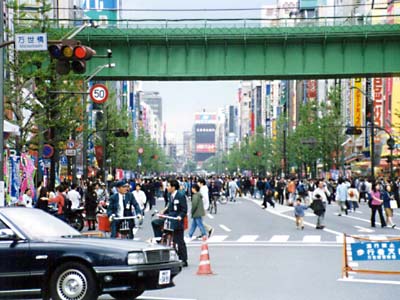 万世橋十字路の風景
