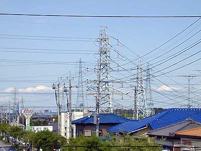 続々と集まってくる送電線