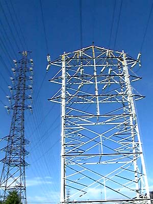 やぐら鉄塔 現る