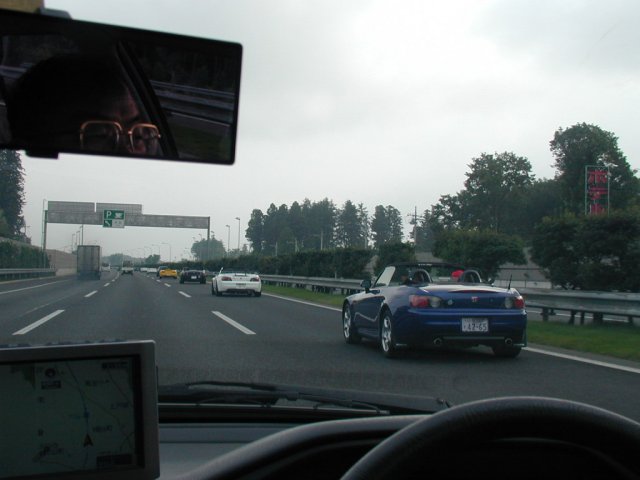 バックミラーに写っているのはうちの親父。