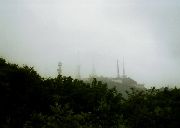 煙る測量山のテレビ塔