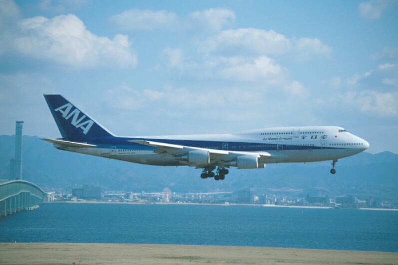 B747-400D JA8963