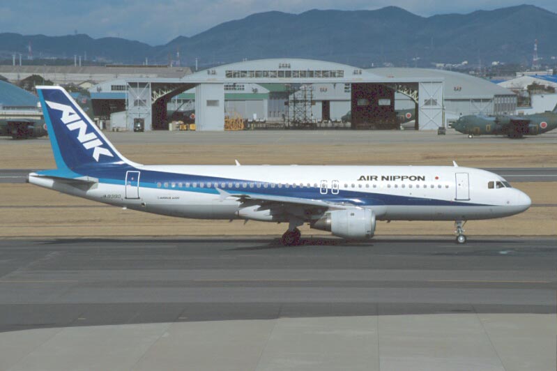A320-211 JA8390