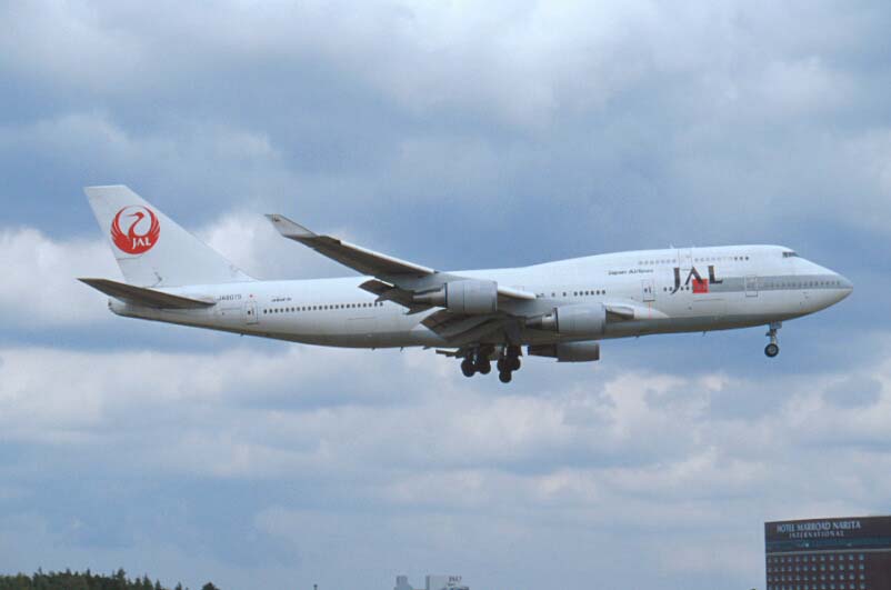 B747-446 JA8075