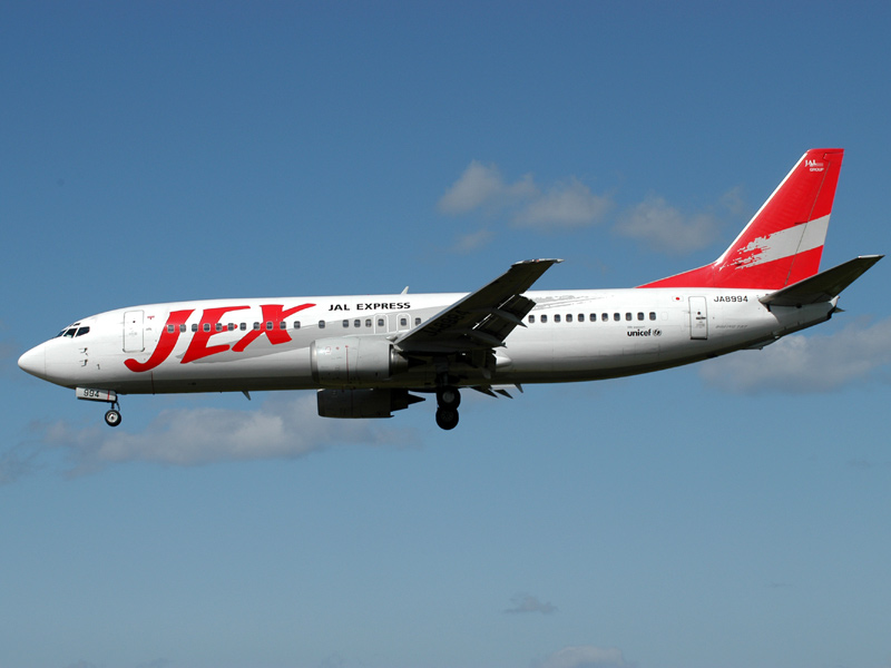 B737-400 JA8994