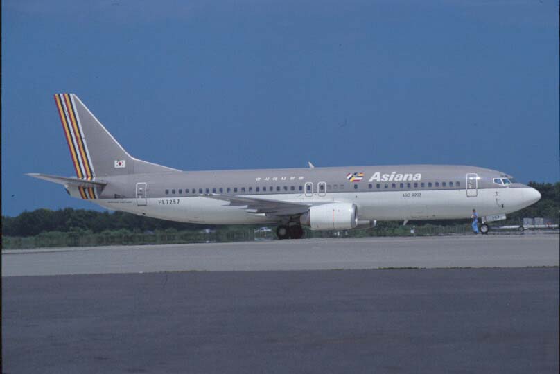 B737-4Y0 HL7257