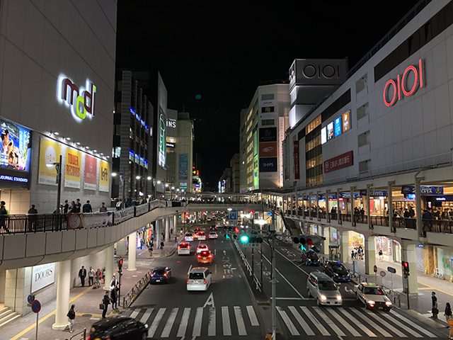 人で賑わう町田の街並み