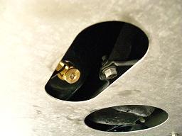 アンダーガードの楕円状の開口部がドレン部