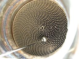 メタル担体に溶接の“ダマ”の付着を発見
