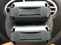 実は落札品もTDKのZCAT2035-0930BKだ