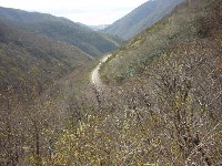 延々と続く未舗装路