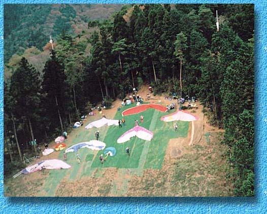 �e�C�N�I�t��҂��Ă���l����