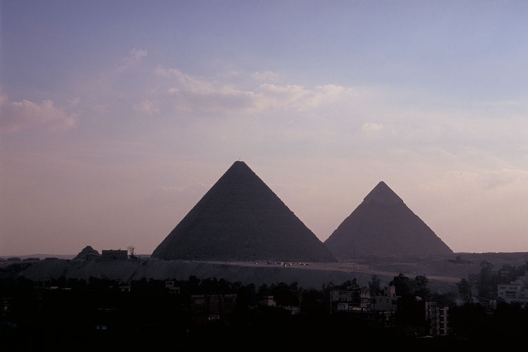 MŨs~bh Giza Pyramid