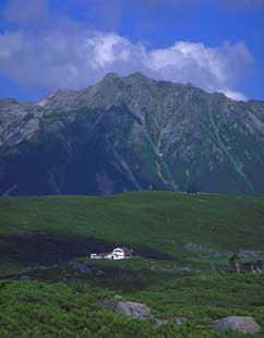 雲ノ平山荘と水晶岳