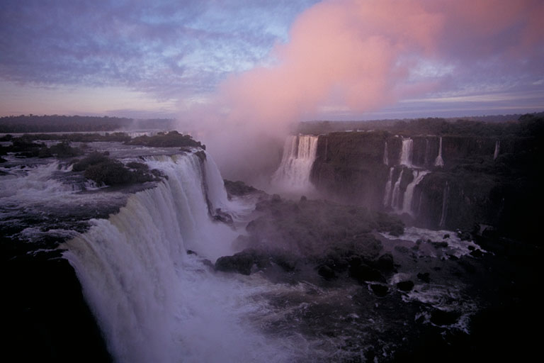 COAX̑ Iguazu Falls