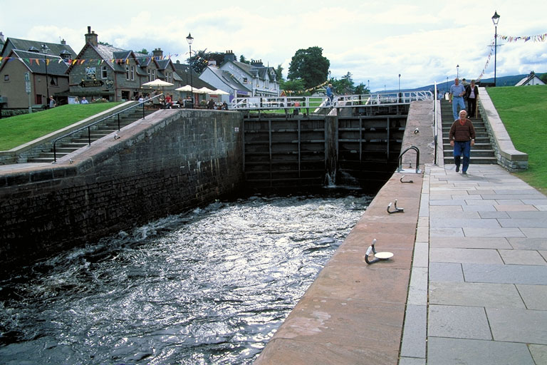 Fort Augustus tH[gEI[KX^X̉^