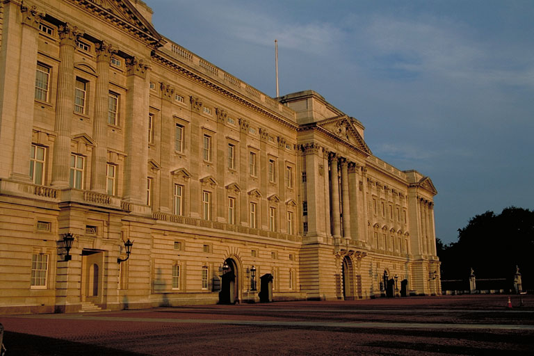 obLK{a Buckingham Palace