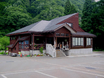 岩の湯 外観