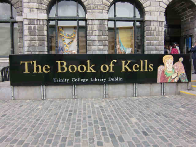 }ق̓ɂThe Book of Kells̊Ŕ