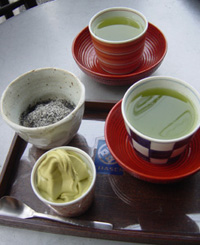 抹茶アイスと胡麻白玉