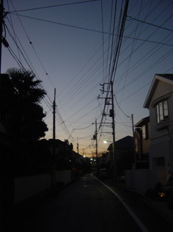 まだ暗い