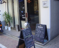 商店街の中にあります