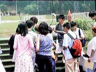 �t�@����l��l�ɍŌ�܂Œ��J�ɓ�����A�c