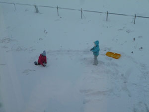 雪遊び