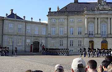 guardchange.jpg (17337)